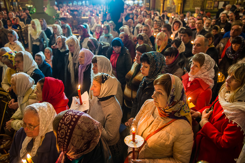 Благодатний вогонь передали до храмів Харкова