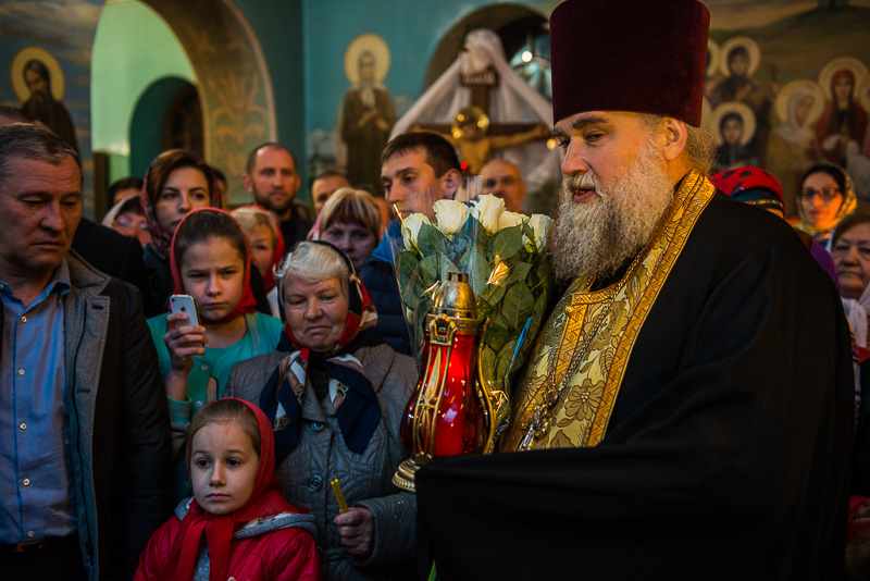 Благодатний вогонь передали до храмів Харкова