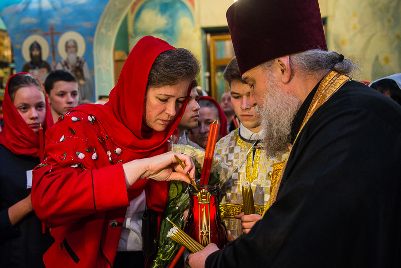 Благодатний вогонь передали до храмів Харкова