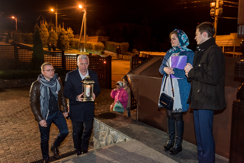 Благодатний вогонь передали до храмів Харкова