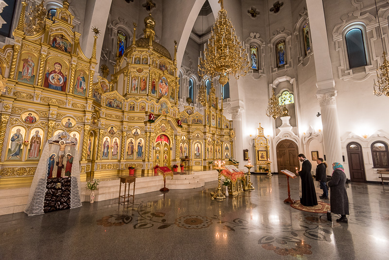 Благодатний вогонь передали до храмів Харкова