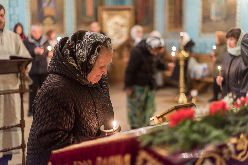 Благодатний вогонь передали до храмів Харкова