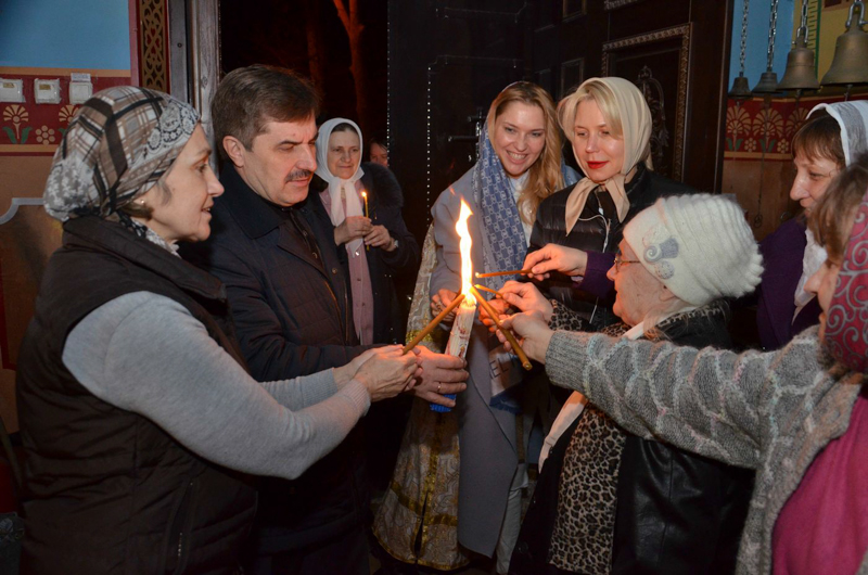 Благодатний вогонь передали до храмів Харкова