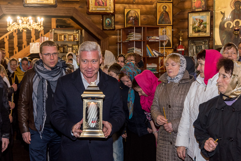 Благодатний вогонь передали до храмів Харкова