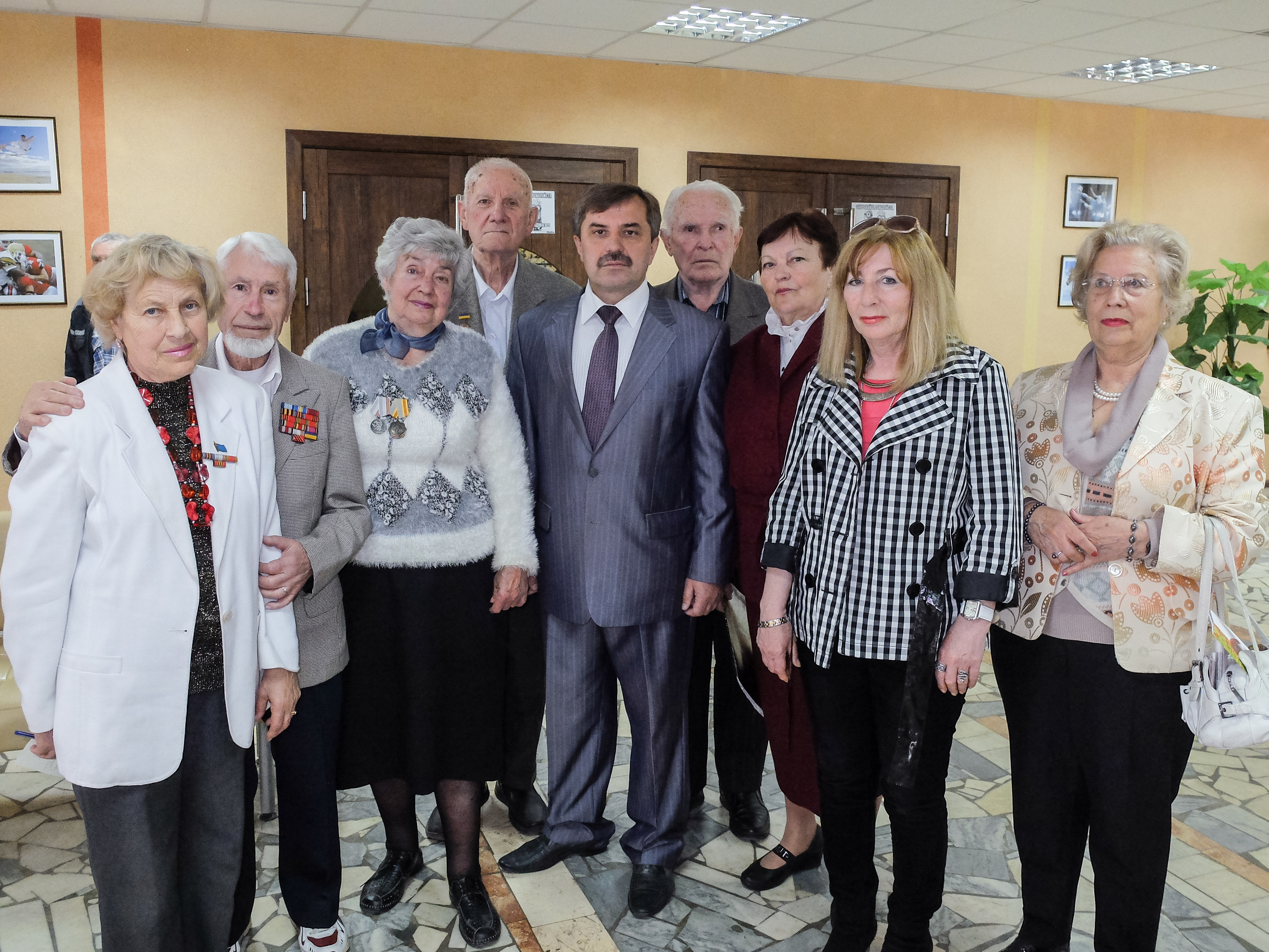 Олександр Новак привітав з Днем перемоги ветеранів на заводі «Комунар»