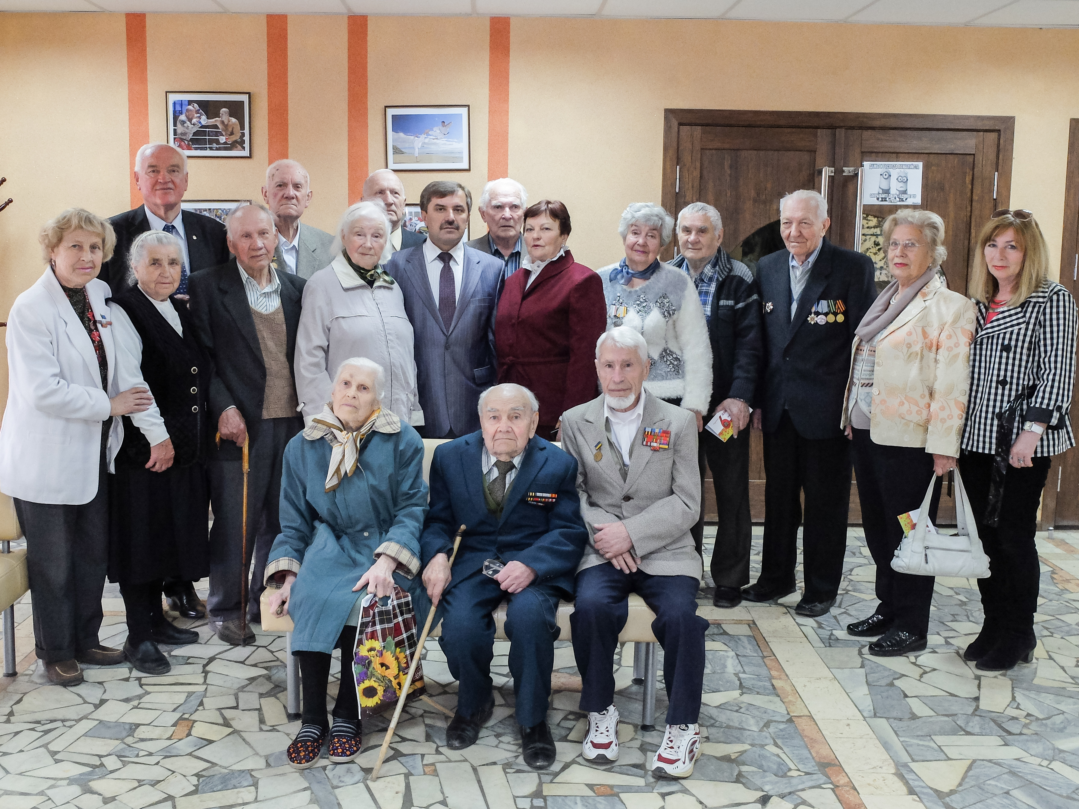 Олександр Новак привітав з Днем перемоги ветеранів на заводі «Комунар»