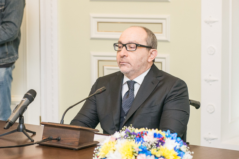 Геннадій Кернес нагородив харківських ветеранів