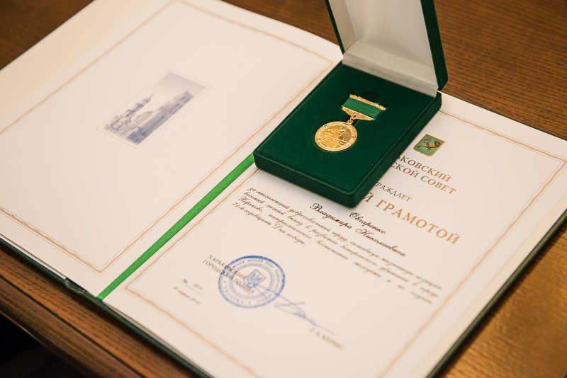 Геннадій Кернес нагородив харківських ветеранів