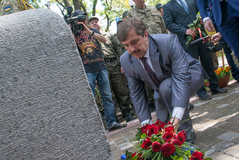 «Кіборги» заклали капсулу на місці майбутнього пам'ятника воїнам АТО
