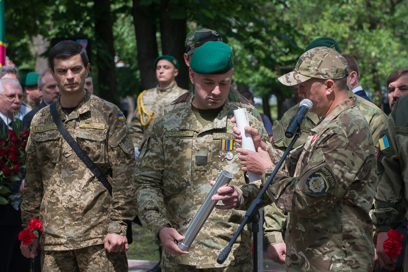 «Кіборги» заклали капсулу на місці майбутнього пам'ятника воїнам АТО