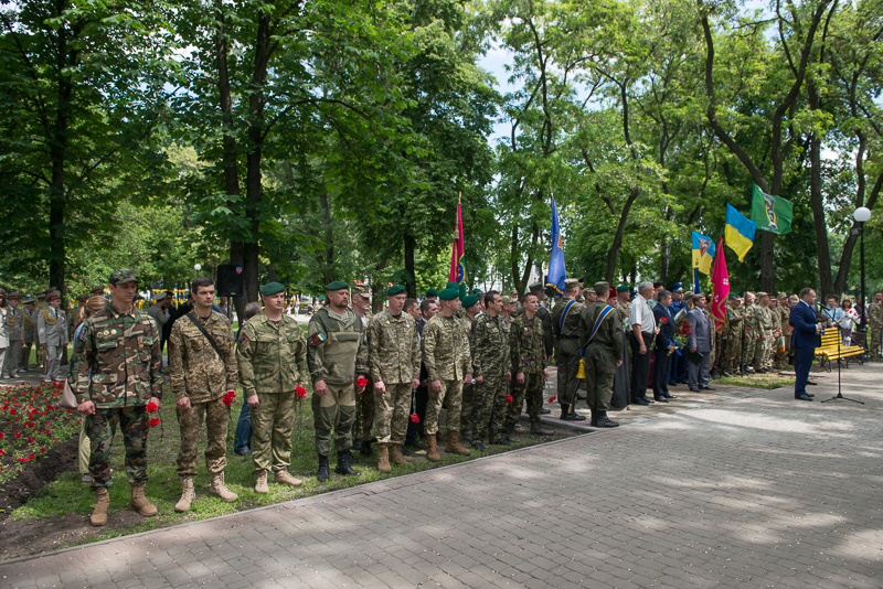 «Кіборги» заклали капсулу на місці майбутнього пам'ятника воїнам АТО