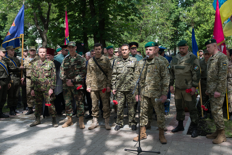 «Кіборги» заклали капсулу на місці майбутнього пам'ятника воїнам АТО