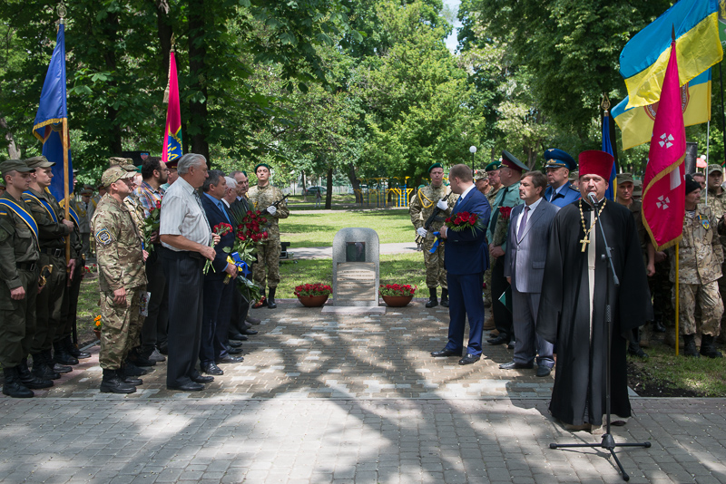 «Кіборги» заклали капсулу на місці майбутнього пам'ятника воїнам АТО