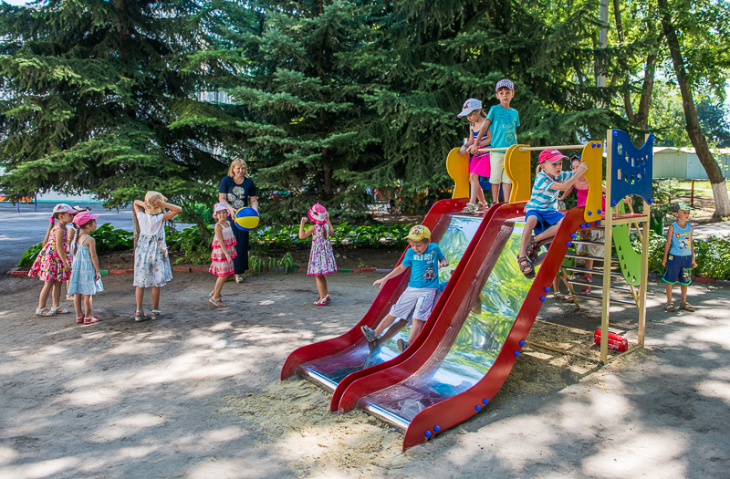 У всіх харківських дитсадках встановлять нові ігрові майданчики