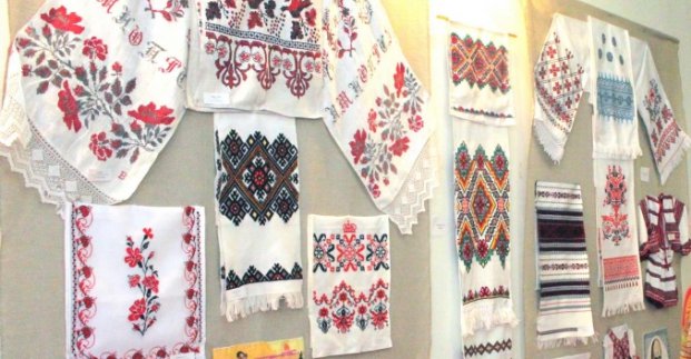 Харків'яни можуть відвідати виставку вишивки, виробів з лози та розпису по склу