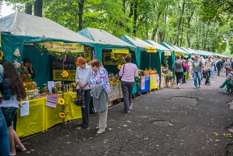 У Харкові відкрився медовий ярмарок