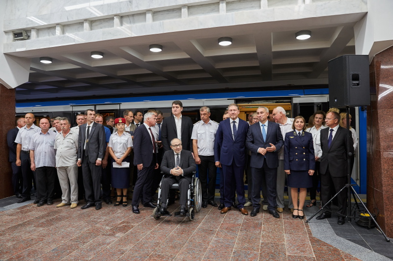 Президент Порошенко оглянув нову станцію метро «Перемога»