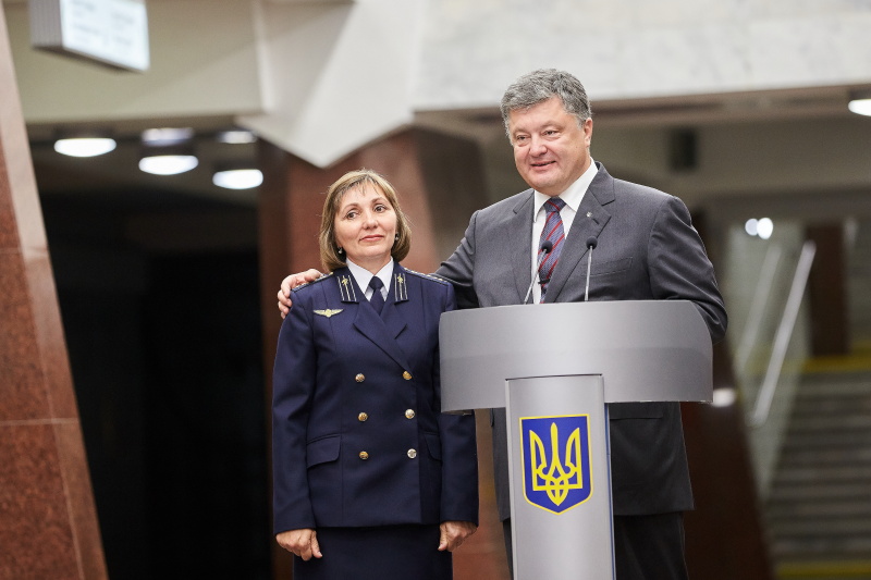 Президент Порошенко оглянув нову станцію метро «Перемога»