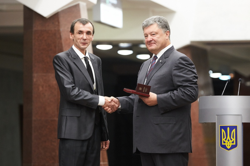 Президент Порошенко оглянув нову станцію метро «Перемога»
