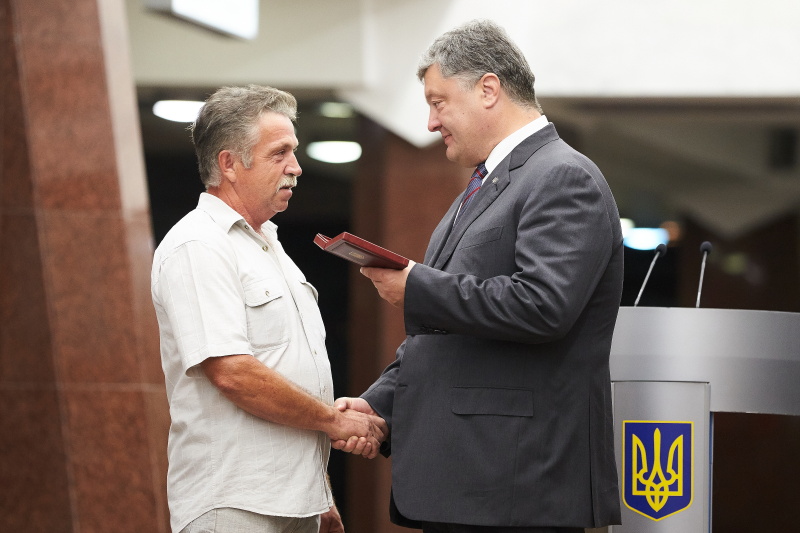 Президент Порошенко оглянув нову станцію метро «Перемога»