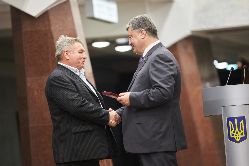 Президент Порошенко оглянув нову станцію метро «Перемога»