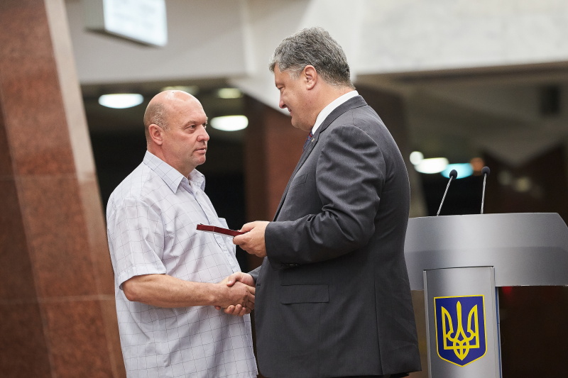 Президент Порошенко оглянув нову станцію метро «Перемога»