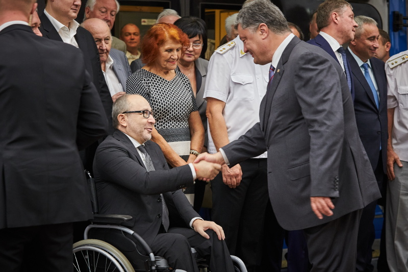 Президент Порошенко оглянув нову станцію метро «Перемога»