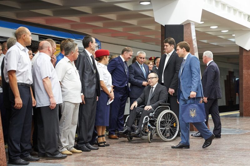Президент Порошенко оглянув нову станцію метро «Перемога»