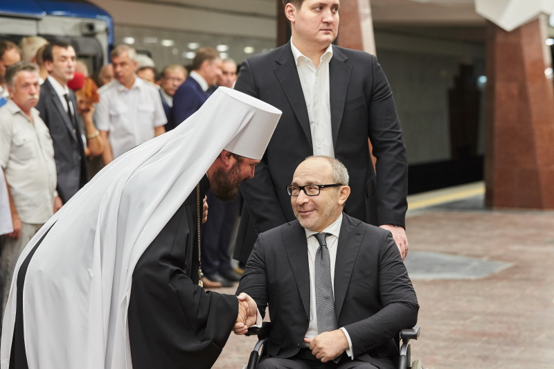 Президент Порошенко оглянув нову станцію метро «Перемога»