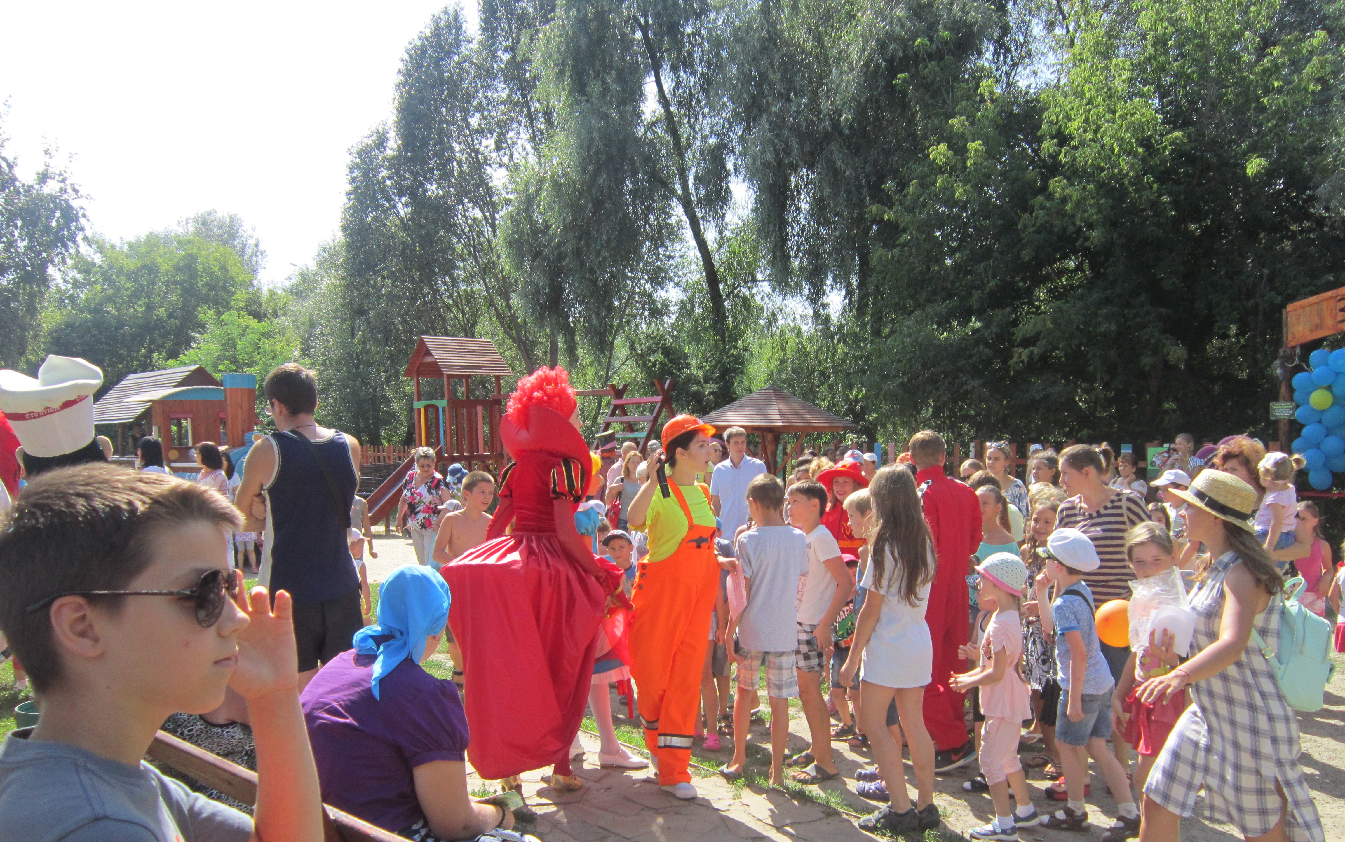 На вулиці Гвардійців Широнінців відкрили нову зону відпочинку
