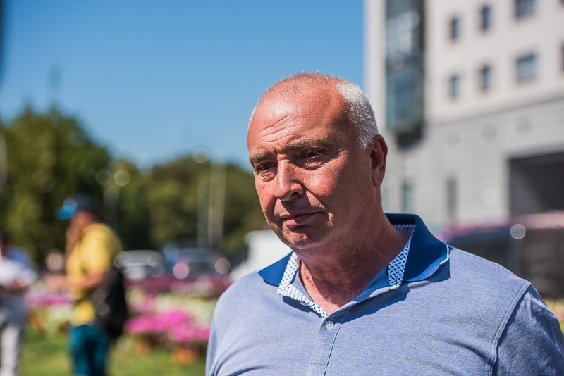 Харківським школам і лікарням дарують квіти