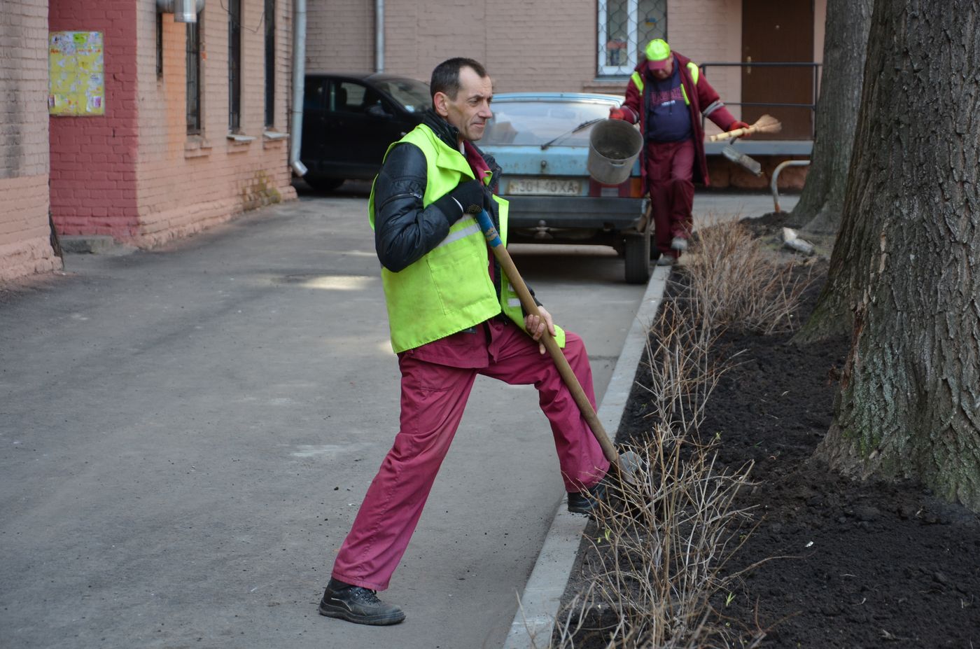 У Київському районі впорядковують двори