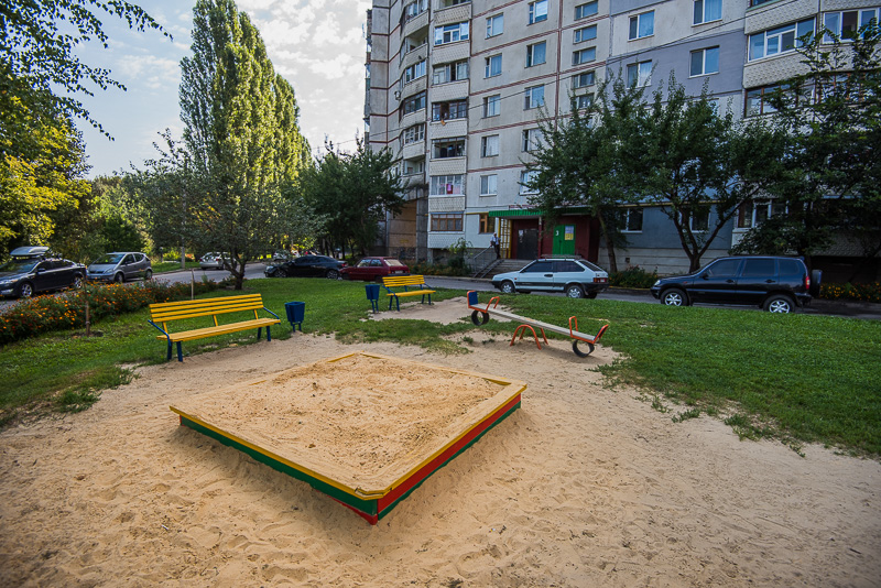 У Харкові продовжують впорядковувати двори
