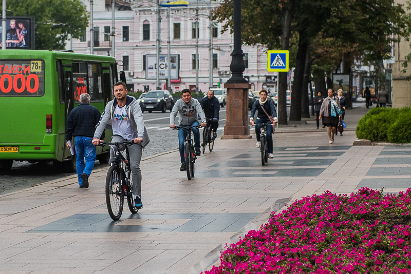 День без авто: місцеві чиновники і депутати приїхали на роботу на велосипеді