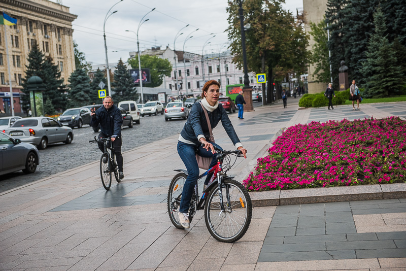 День без авто: місцеві чиновники і депутати приїхали на роботу на велосипеді