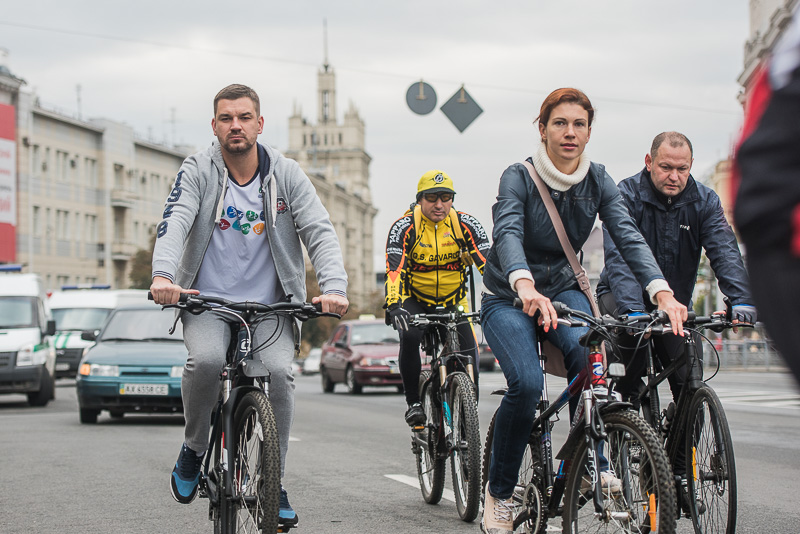 День без авто: місцеві чиновники і депутати приїхали на роботу на велосипеді