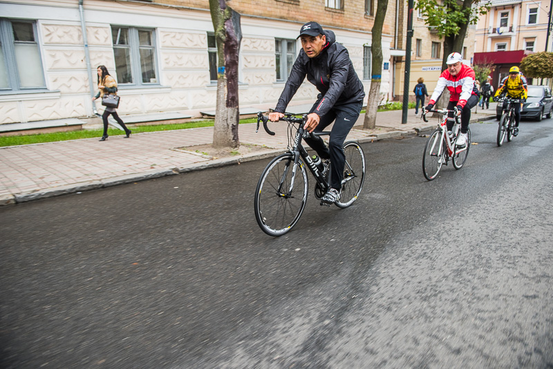 День без авто: місцеві чиновники і депутати приїхали на роботу на велосипеді