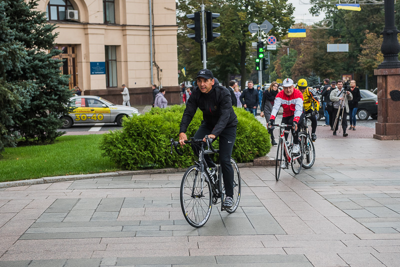 День без авто: місцеві чиновники і депутати приїхали на роботу на велосипеді