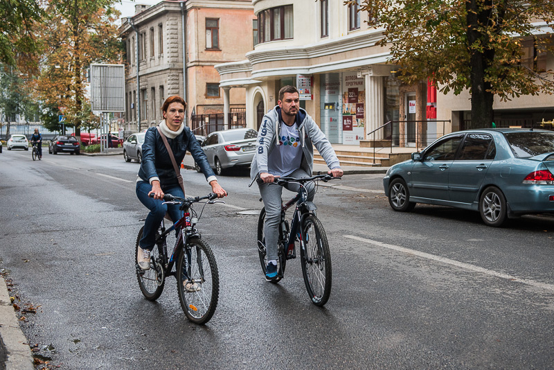 День без авто: місцеві чиновники і депутати приїхали на роботу на велосипеді