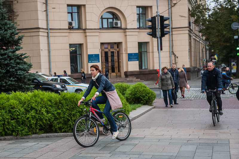 День без авто: місцеві чиновники і депутати приїхали на роботу на велосипеді
