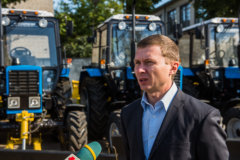 Для прибирання харківських дворів закупили нову техніку