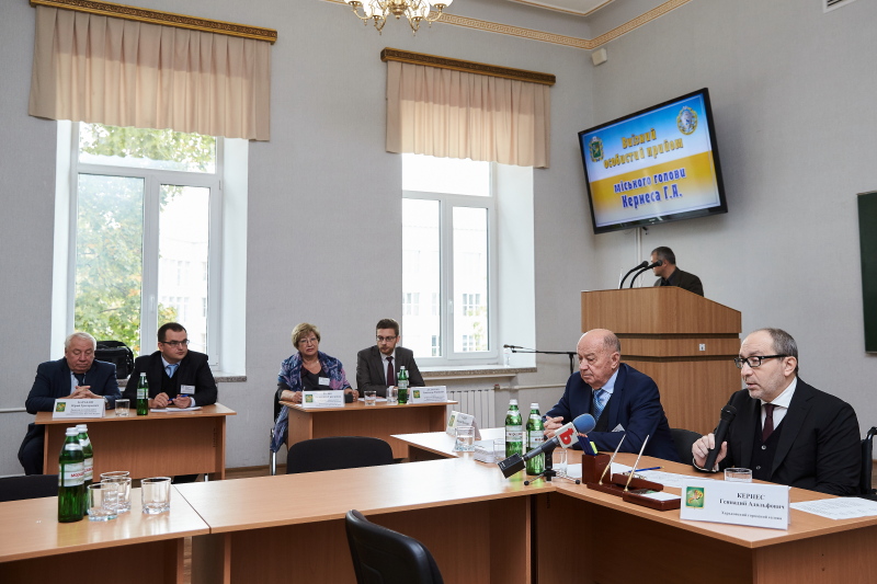 Геннадій Кернес провів особистий прийом в університеті імені Ярослава Мудрого