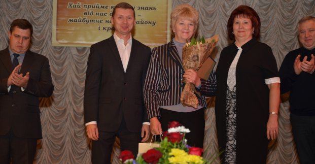 В Індустріальному районі відбулися урочистості, присвячені Дню працівника освіти