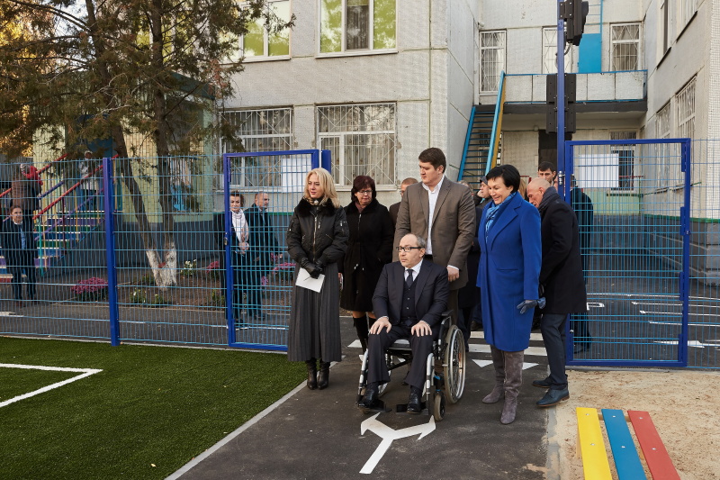 Геннадій Кернес відкрив перший стадіон у дитячому садку
