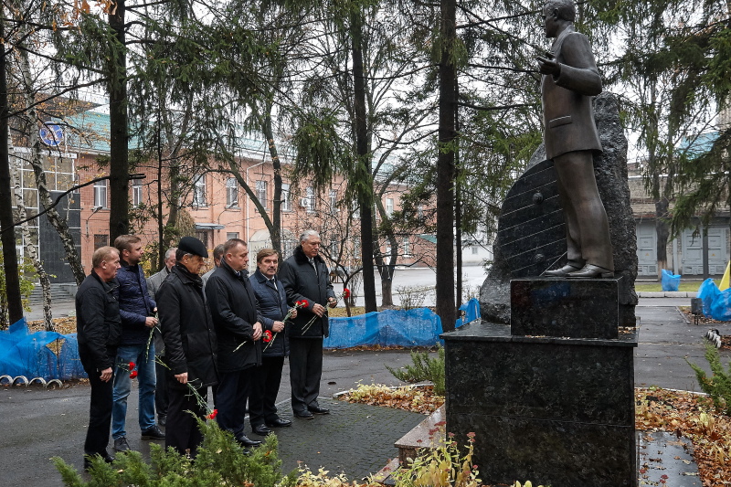 Депутатам міської ради показали нове обладнання заводу «Південкабель»