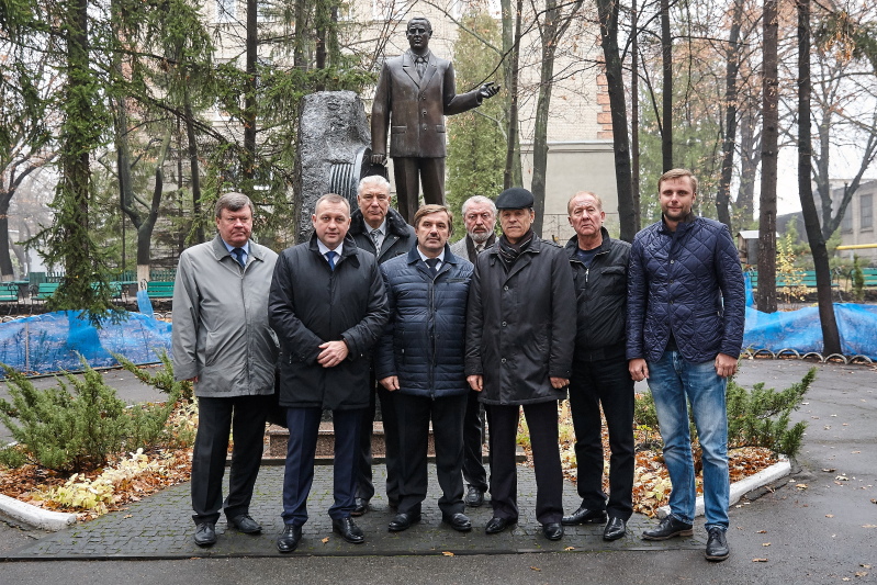 Депутатам міської ради показали нове обладнання заводу «Південкабель»