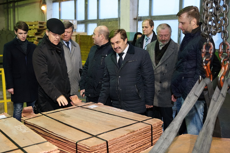 Депутатам міської ради показали нове обладнання заводу «Південкабель»