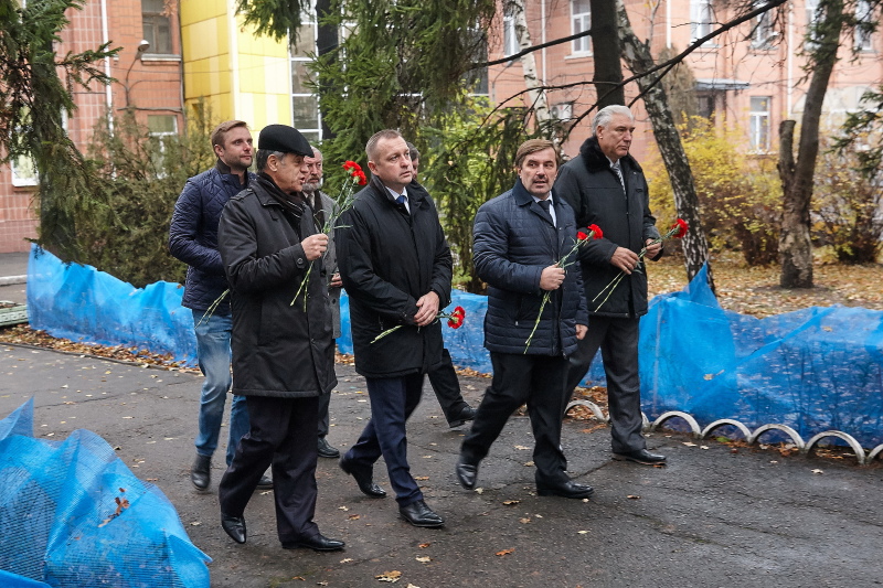 Депутатам міської ради показали нове обладнання заводу «Південкабель»