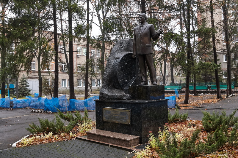 Депутатам міської ради показали нове обладнання заводу «Південкабель»