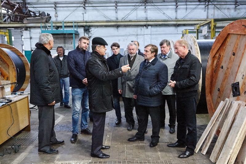 Депутатам міської ради показали нове обладнання заводу «Південкабель»